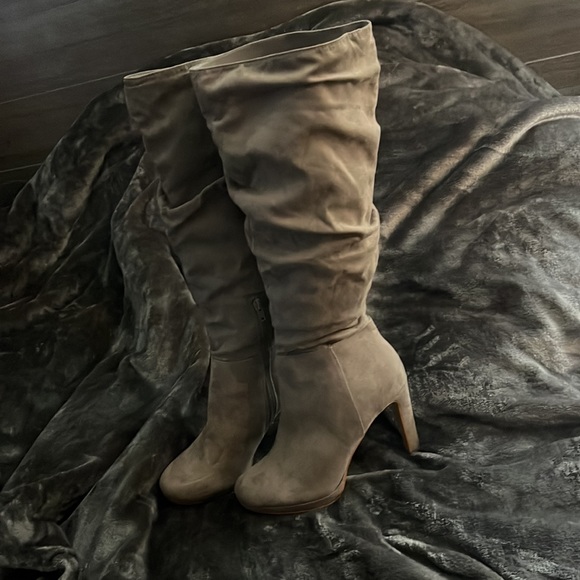 Tan boots up to the knee - Picture 2 of 9